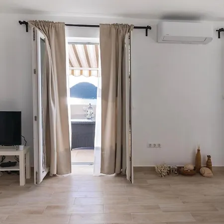 Awesome In With House Sea View