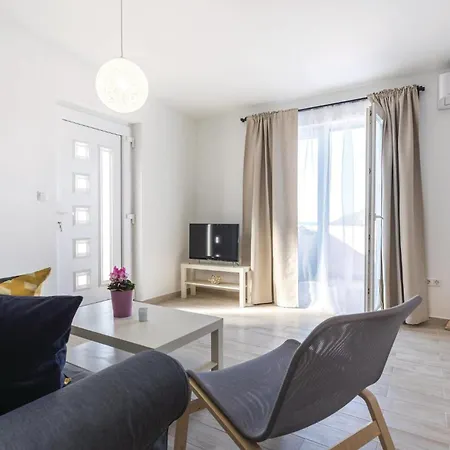 Two-bedroom In Apartamento