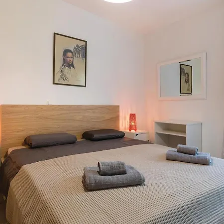 Apartmán Awesome In With House Sea View