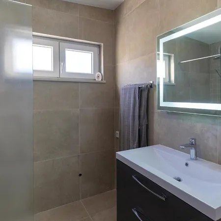 דירה Two-bedroom In